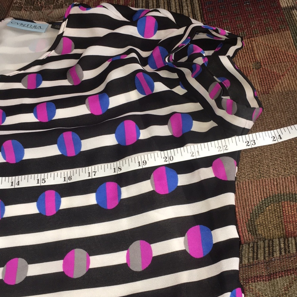 Cynthia Rowley Top - Geometric - Button down Back - Picture 3 of 13